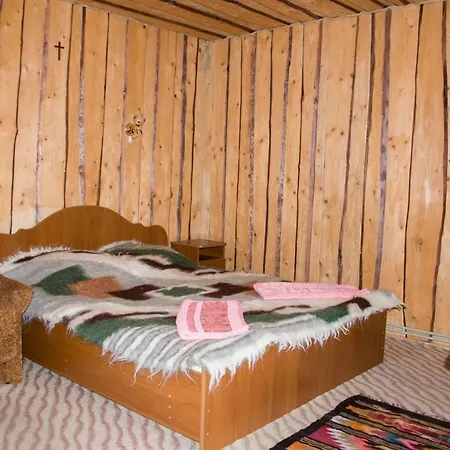 Gutsul Krai Bed & Breakfast *