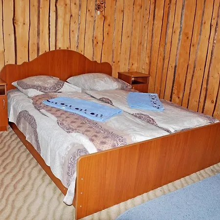 Gutsul Krai Bed & Breakfast *